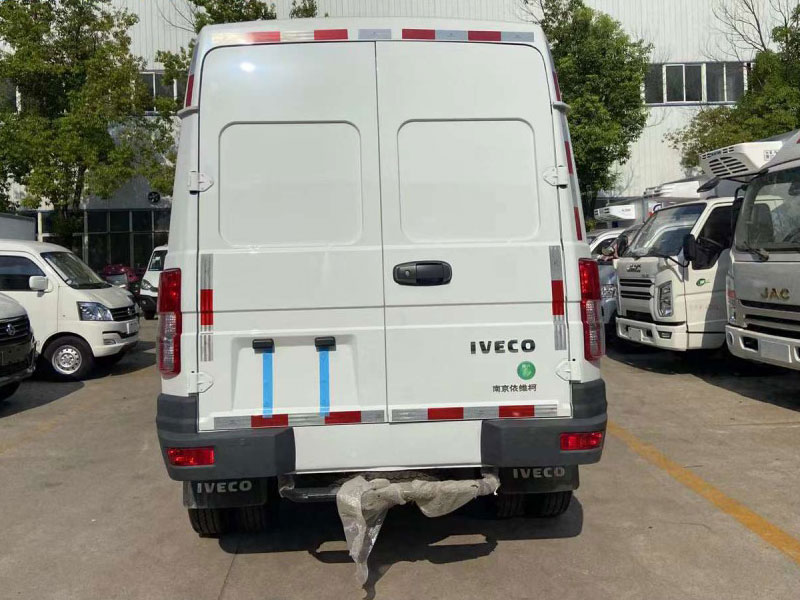 依維柯得意短軸小型面包冷藏車(chē)