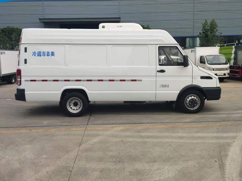 依維柯得意長軸小型面包冷藏車