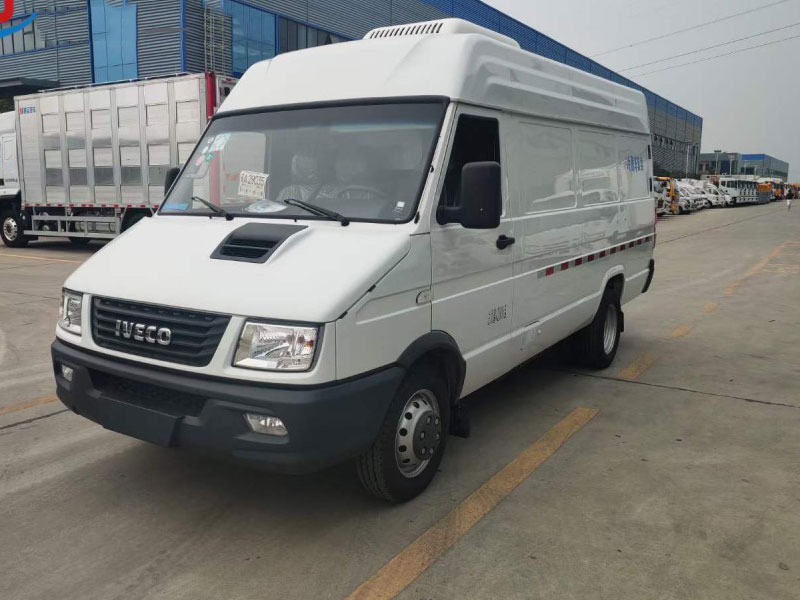 依維柯得意長軸小型面包冷藏車