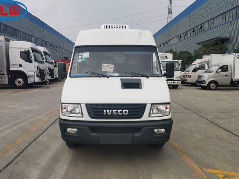 依維柯得意長軸小型面包冷藏車
