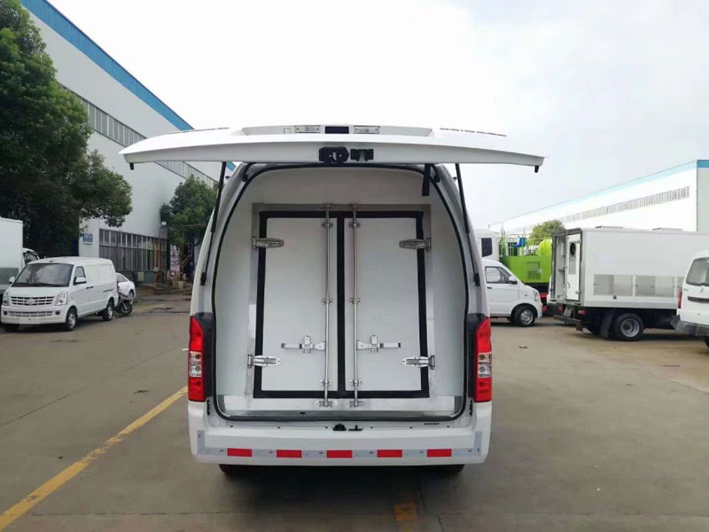 福田G9小型面包冷藏車