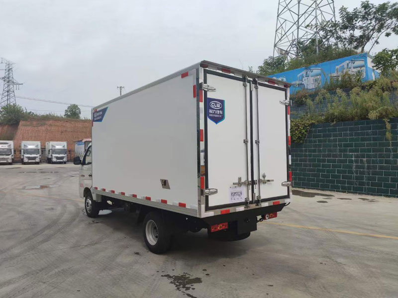 福田祥菱M2小型冷藏車