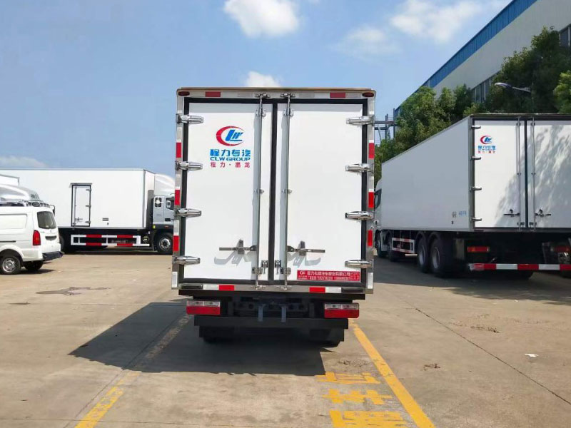 國六東風途逸柴油小型冷藏車