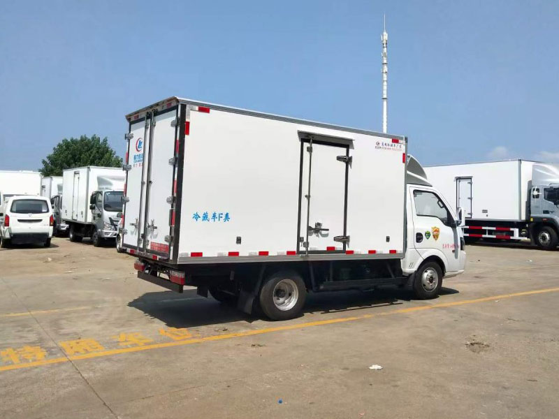 國六東風途逸柴油小型冷藏車