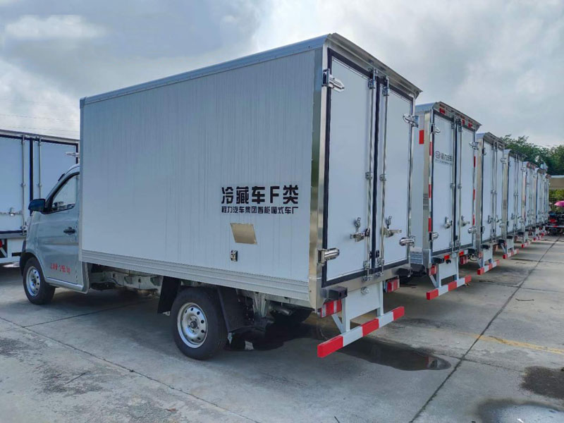 長安國六2米9小型冷藏車