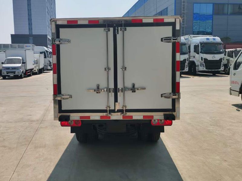 躍進地庫3.2米小型冷藏車