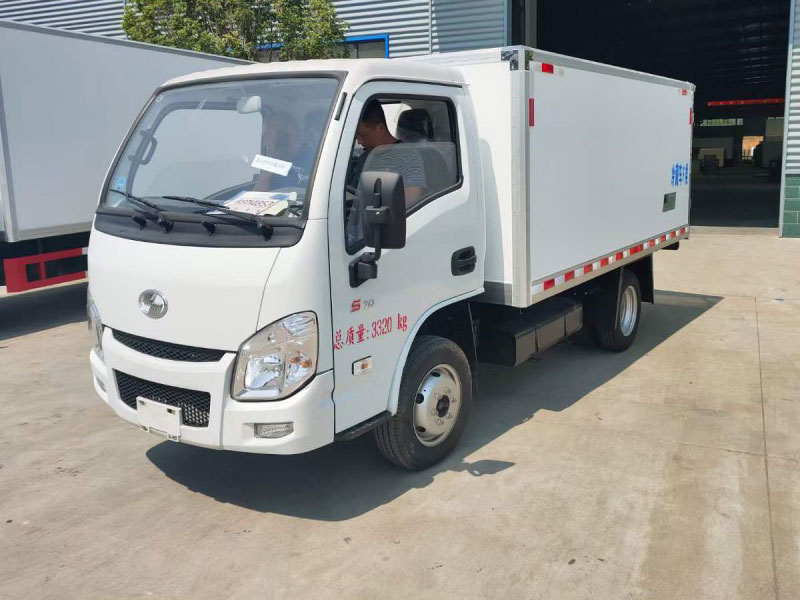 躍進地庫3.2米小型冷藏車