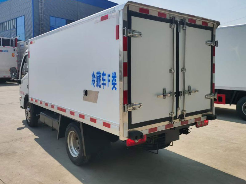 躍進地庫3.2米小型冷藏車