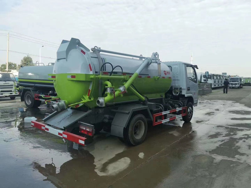 國六東風多利卡5方吸污車