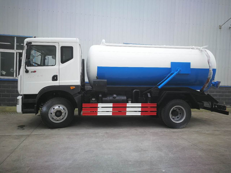 國六東風D9吸污車