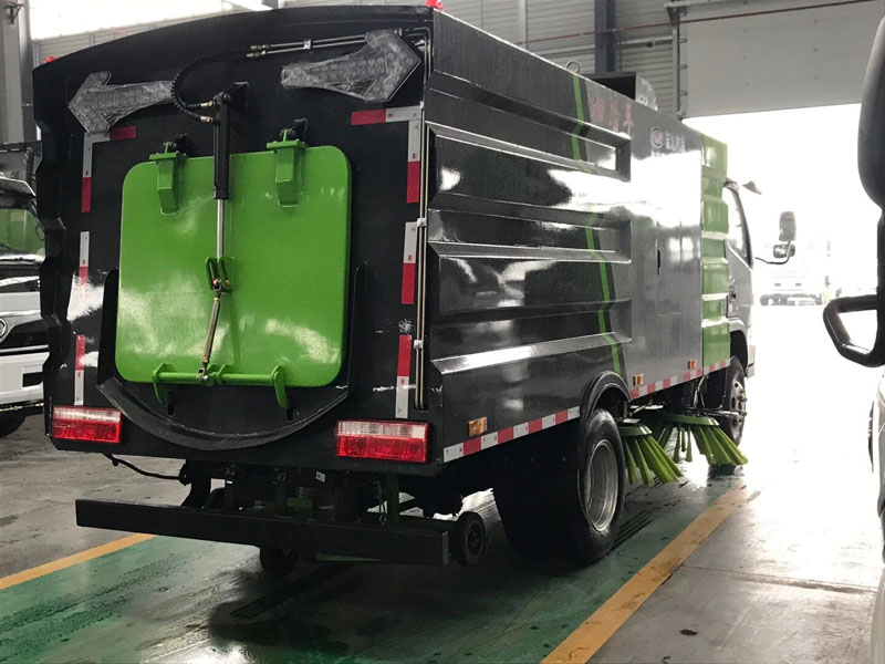 國六小多利卡掃路車