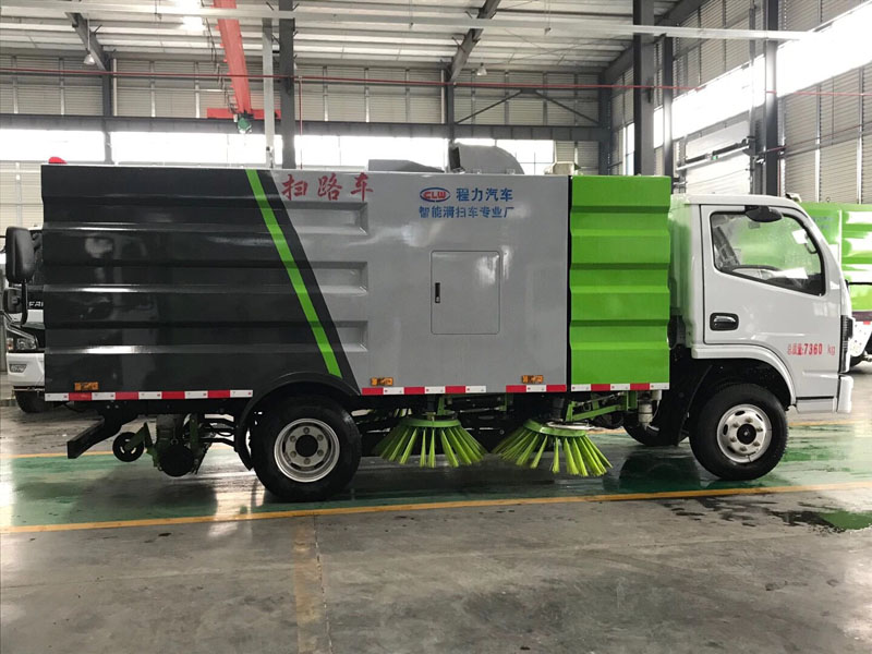 國六小多利卡掃路車