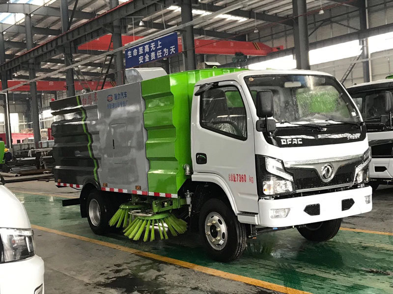 國六小多利卡掃路車