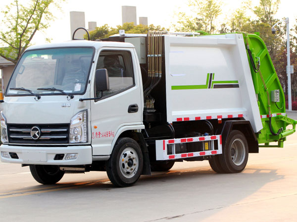 國(guó)六藍(lán)牌4方凱馬壓縮垃圾車