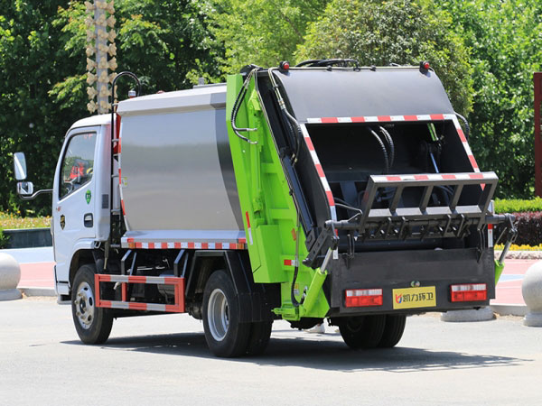 國(guó)六小多利卡6方壓縮垃圾車