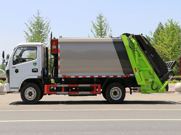 國(guó)六小多利卡6方壓縮垃圾車