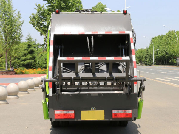 國(guó)六小多利卡6方壓縮垃圾車