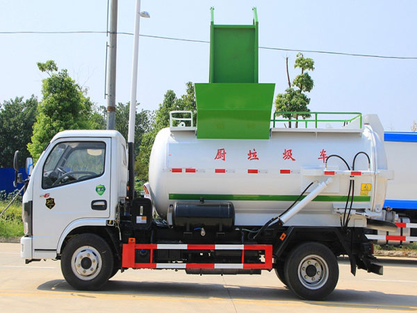 國六小多利卡4.5方餐廚垃圾車(圓罐)