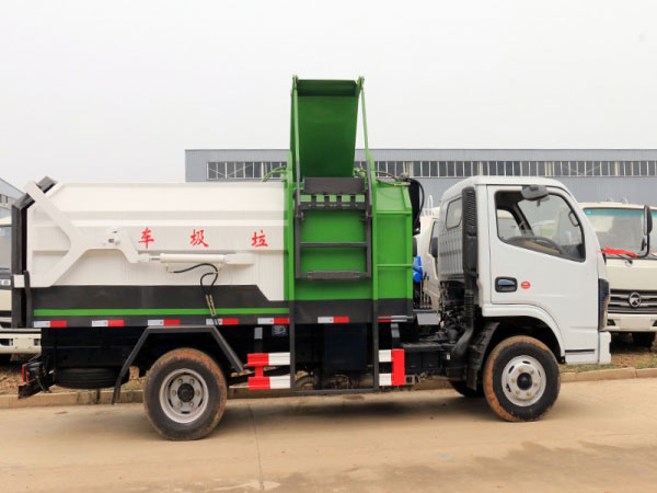 國六東風小多利卡5方掛桶垃圾車