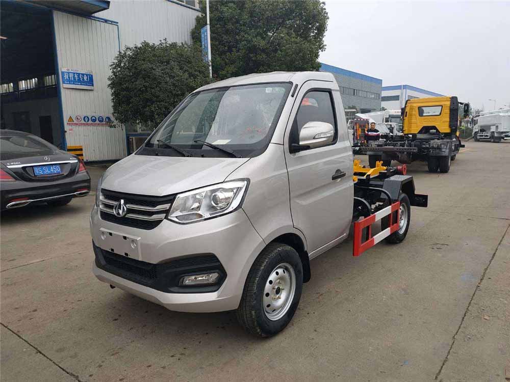 國(guó)六3-4方藍(lán)牌長(zhǎng)安勾臂垃圾車(chē)