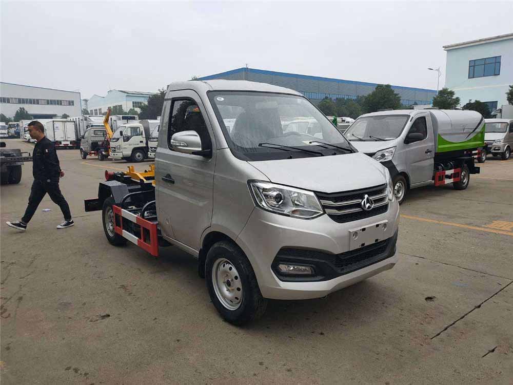 國(guó)六3-4方藍(lán)牌長(zhǎng)安勾臂垃圾車(chē)