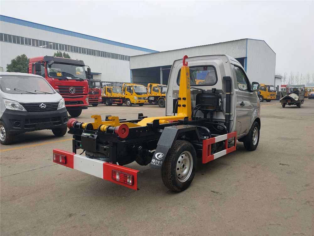 國(guó)六3-4方藍(lán)牌長(zhǎng)安勾臂垃圾車(chē)