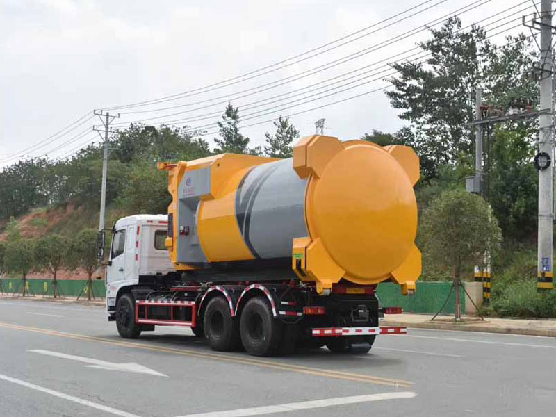 國六18方東風專底后雙橋勾臂垃圾車