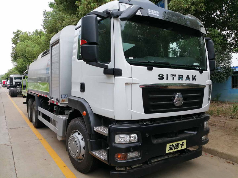 重汽汕德卡后雙橋抑塵車