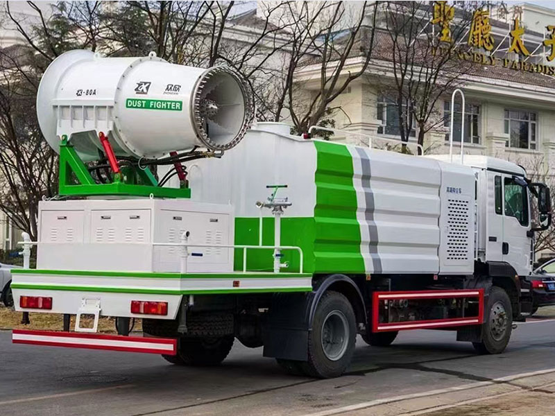 國(guó)六重汽汕德卡多功能抑塵車(chē)