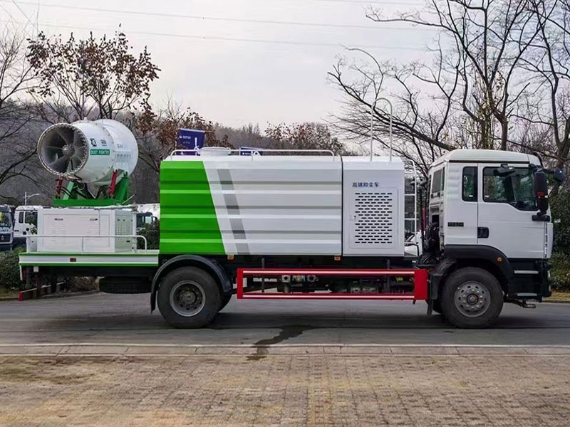 國(guó)六重汽汕德卡多功能抑塵車(chē)